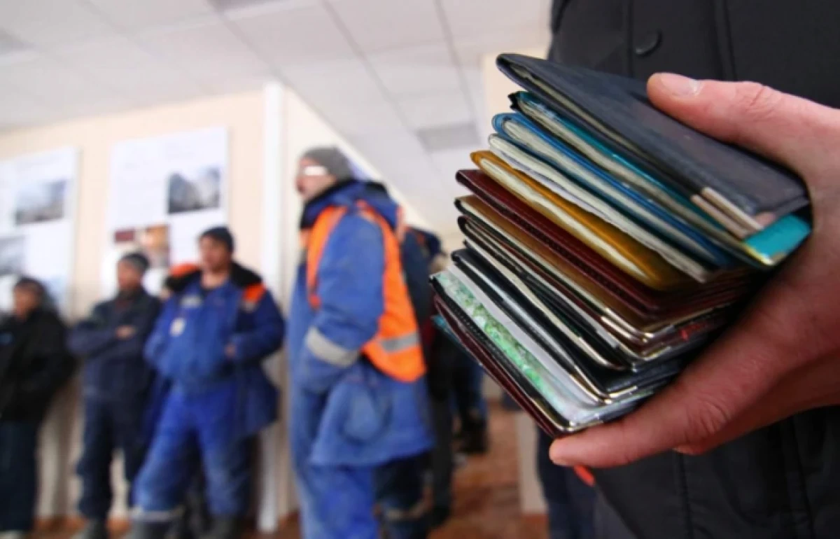 Қонунни бузган 1240 мигрант мамлакатдан қувилди